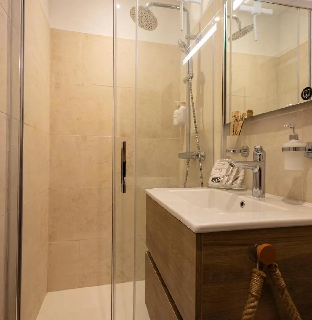 T2 Center Parking Air Conditioning Wi-Fi Avignon 0*,